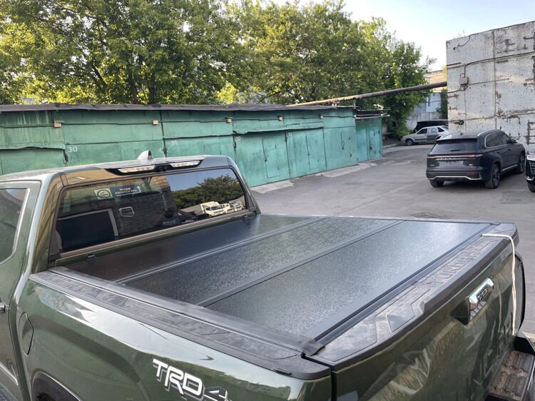 Крышка вровень с бортами 3-х секционная алюминиевая Toyota Tundra 2007-2021 длинный кузов