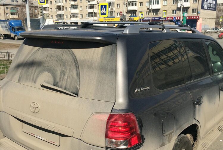 Рейлинги на крышу в оригинальном дизайне Toyota Land Cruiser 200 2008-2023 серебристые