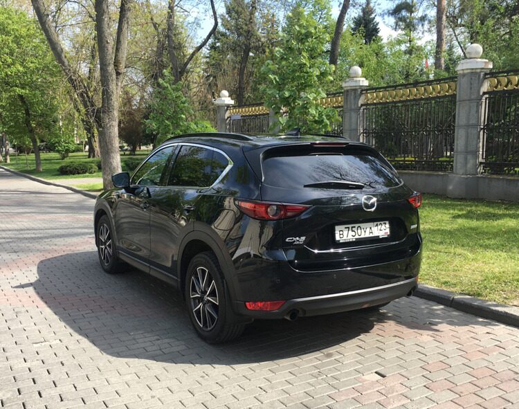 Рейлинги на крышу в оригинальном дизайне на MAZDA CX5 2017-НВ  ЧЕРНЫЕ
